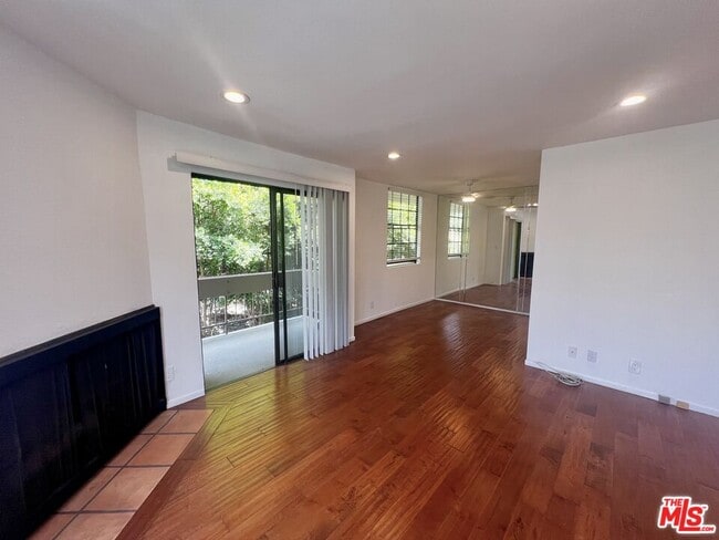 Photo - 750 Kings Rd Unit 210