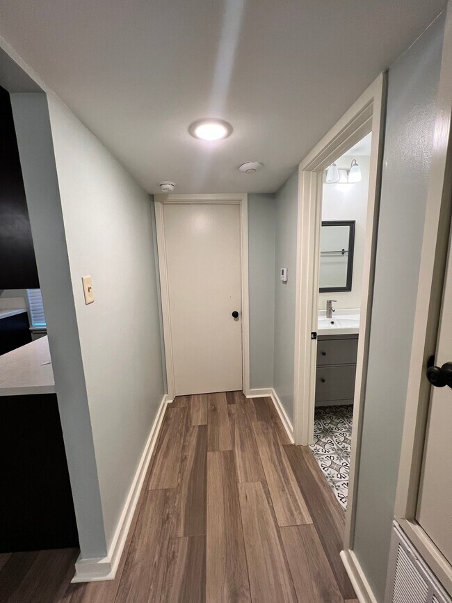 Photo - 509 E 7th St Unit Cottage 4