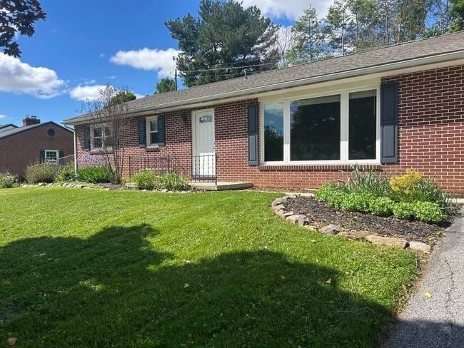 Building Photo - Beautiful Single Family Home