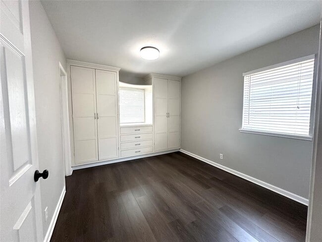 Photo - 8302 Briarwood Ln