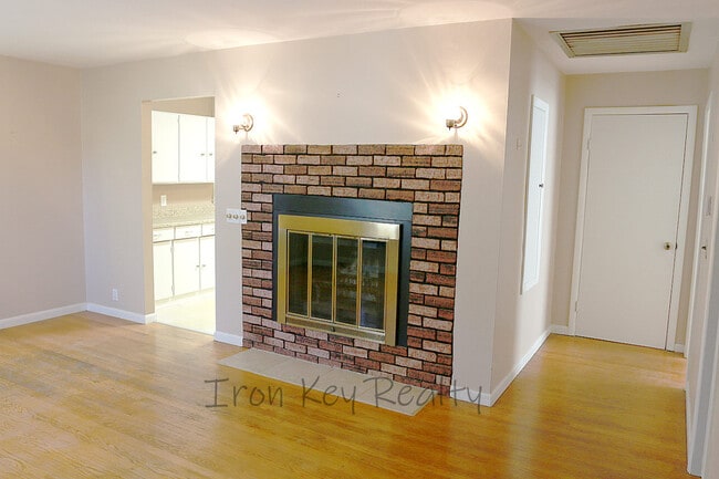 Photo - 2201 S Claremont Ave