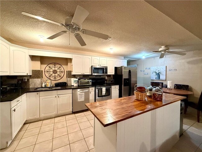 Photo - 728 Saybrook Cir NW