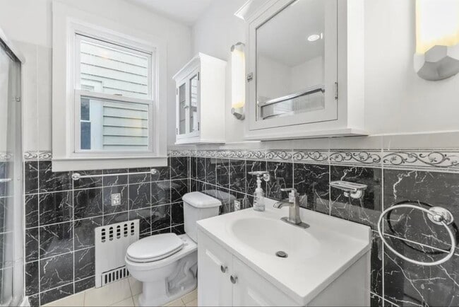 Photo - 838 Roosevelt Ave