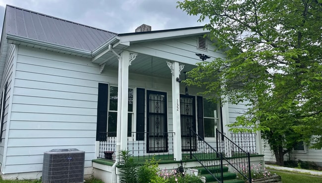 Newly Renovated 3-Bedroom, 1-Bath Home wit... - Newly Renovated 3-Bedroom, 1-Bath Home wit...