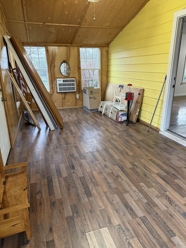 Photo - 209 W Frontier St