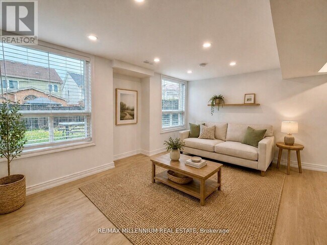 Photo - 27 Telegraph Dr