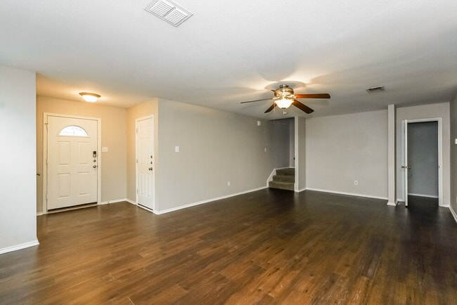 Photo - 205 Cres Ridge Dr