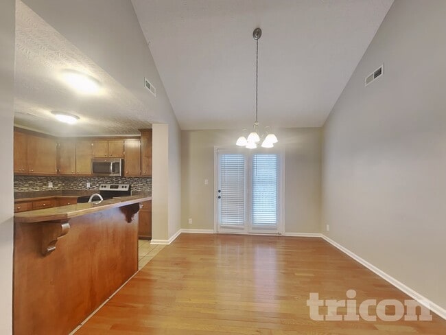 Photo - 1457 Mutual Dr