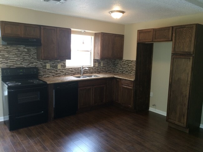 New kitchen - 9214 Cliffvale Street Casa