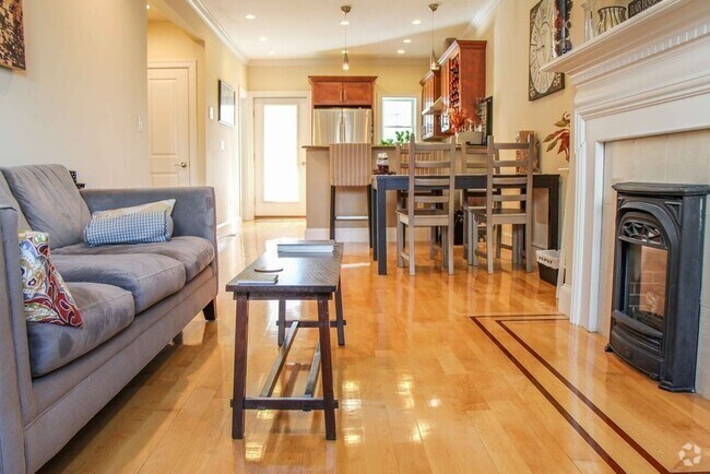 Building Photo - 529 E 8th St Unit 1 Rental
