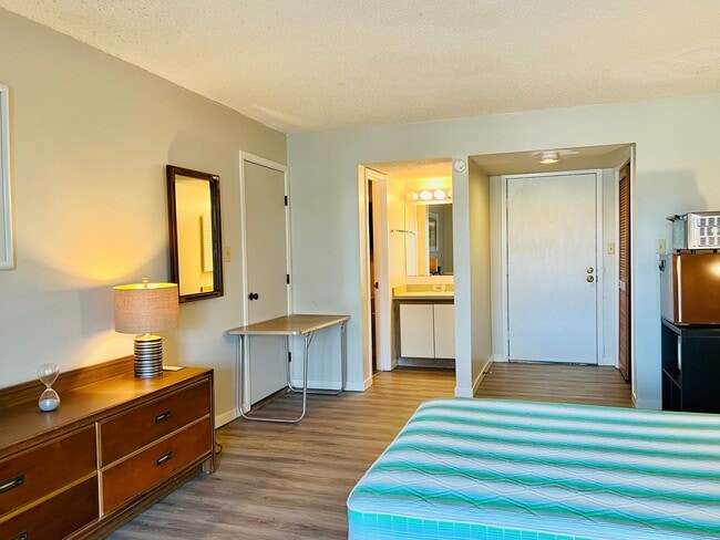 Photo - 1 BR efficiency w/Utilities Included! In t... Unit 1406 Harbourside Dr - FEDOR