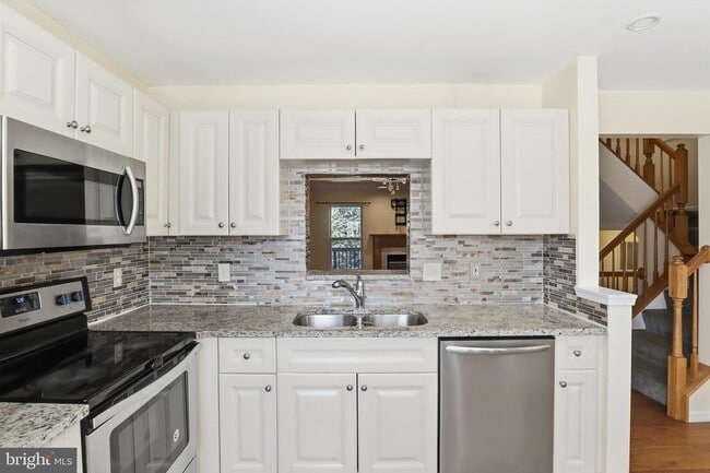 Photo - 6203 Abbottsbury Row