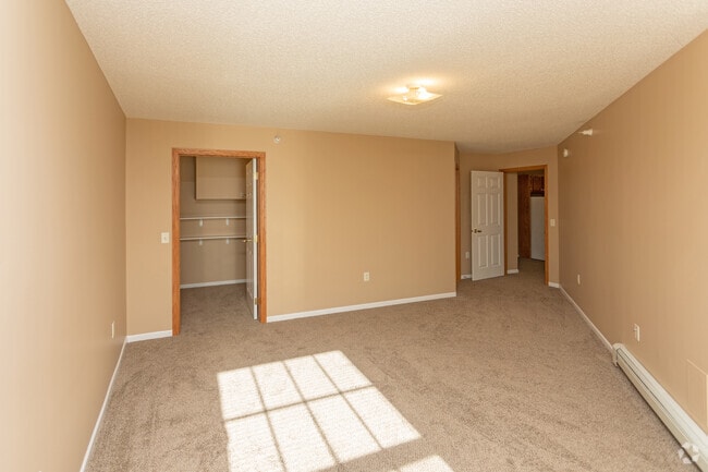 2BR, 2BA - 1,250SF
