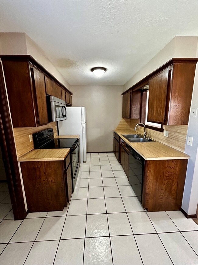 Photo - 138 Barrett Pl