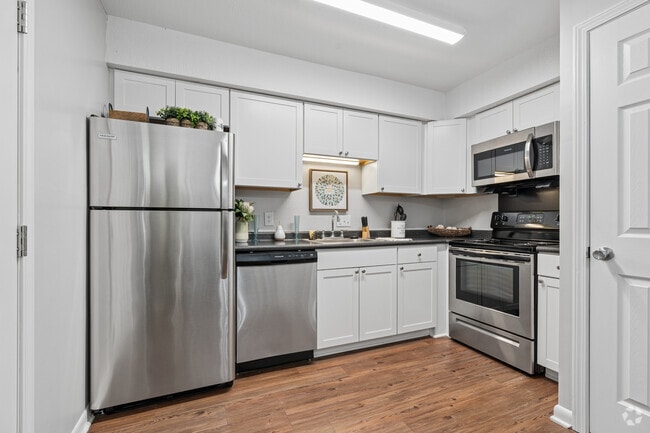 2BR,1.5BA - 980SF - Kitchen