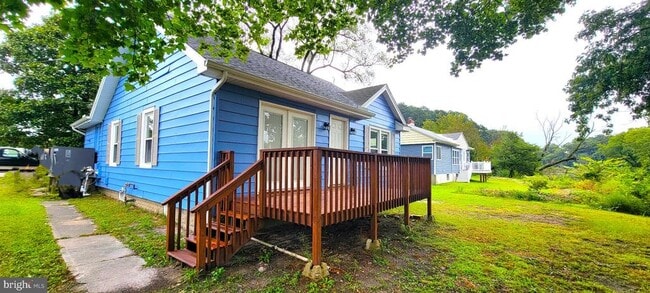 Photo - 104 Middleneck Ln