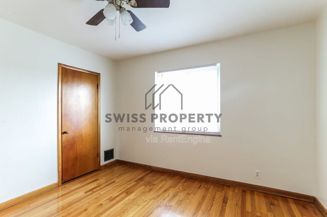 Photo - 4185 Indianola Ave