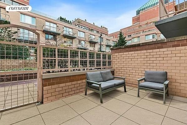 Building Photo - 350 W 50th St