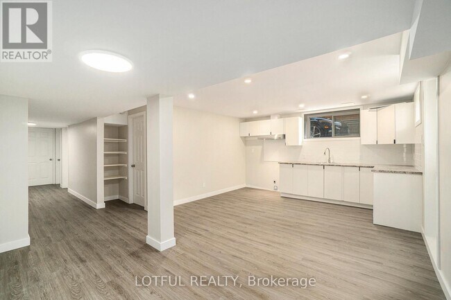 Photo - 2647 Priscilla St