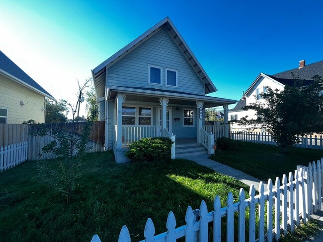 Photo - 807 S Main St