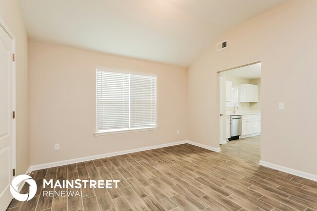 Photo - 185 Lakeside Point