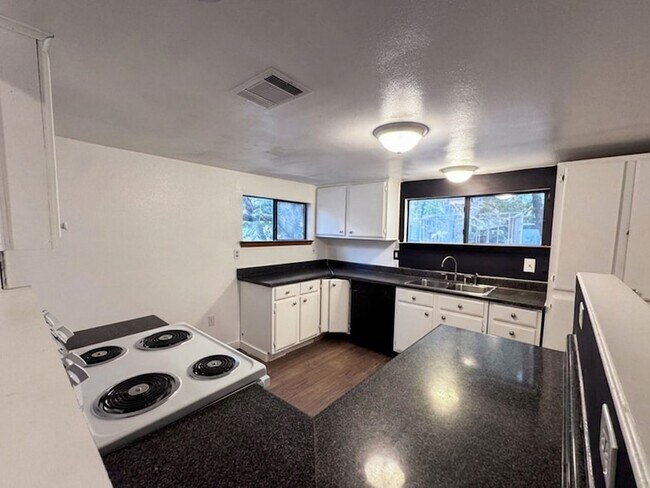 328 E High St