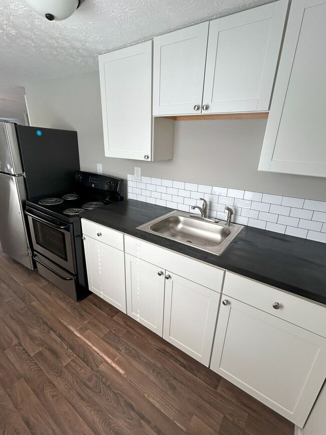 Building Photo - 21 1/2-21-22 5th St Unit 21 1/2 5th Street Rental