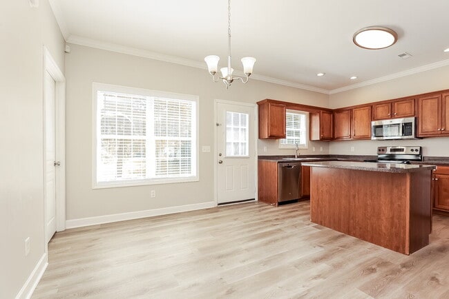 Photo - 832 Hammersmith Dr