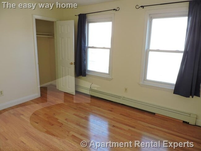 Building Photo - 17 Pine St Unit #1