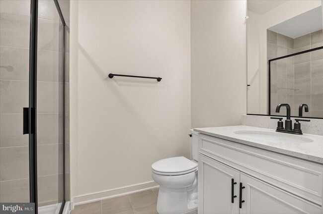 Photo - 43793 Mystic Maroon Ter