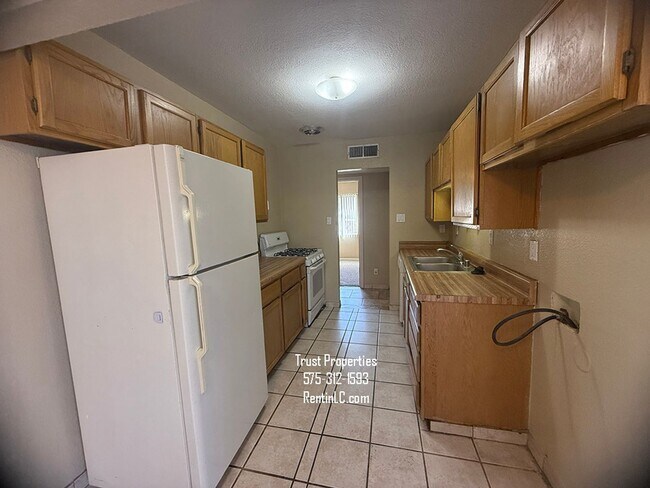 Photo - Spacious 4/2 close to NMSU House