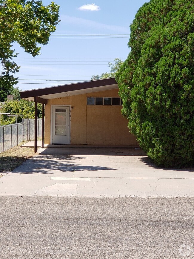 Building Photo - 618 S Abilene Ave Rental