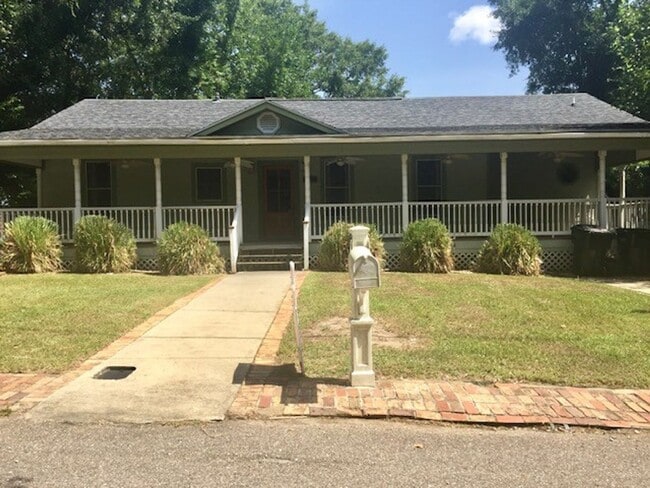 Building Photo - One-of-a-Kind Waterfront Rental on Fort Bayou!