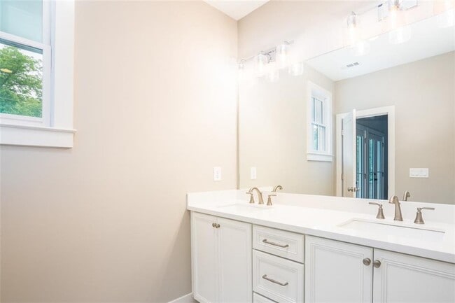 Photo - 146 1st Ave NW