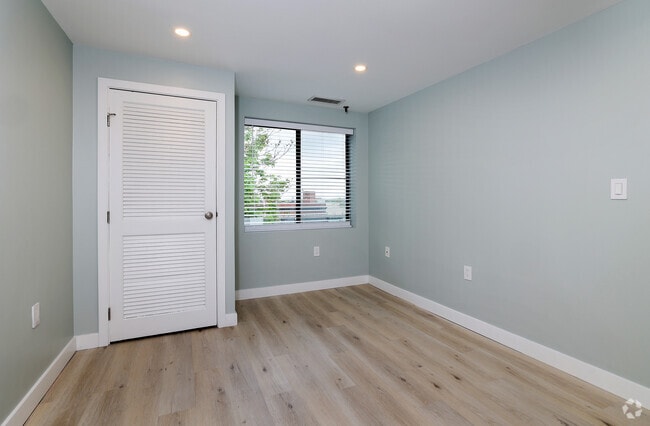 2BR, 2BA - 1,047SF - Bedroom