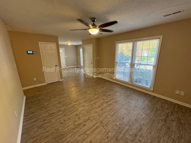 Photo - 4005 Sassafras Ct