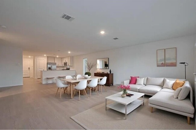 Building Photo - 27615 Village Cir Dr Rental