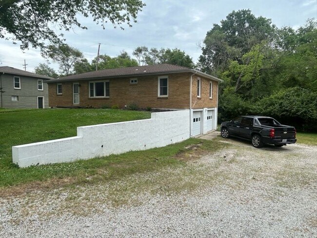 Photo - ASK about the MOVE IN SPECIAL! NO DEPOSIT! ! Beautiful 4 Bedroom Home in North KC