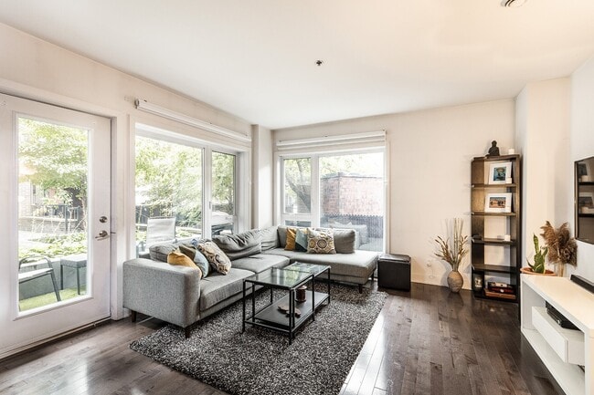 Building Photo - 70 Rue Saint-Ferdinand Unit 106