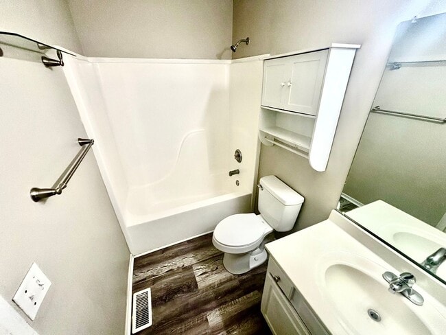 Photo - 17773 Olive St