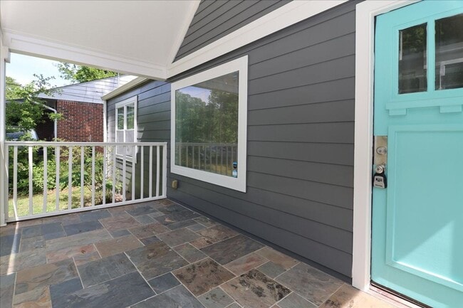 Photo - Newly Renovated 3/2 Feet From Atlanta Belt...