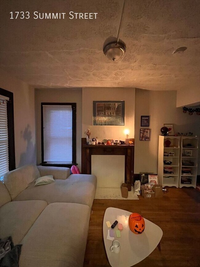 Photo - 1733 Summit St