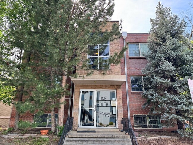 Building Photo - 1 S Pennsylvania St Unit 102