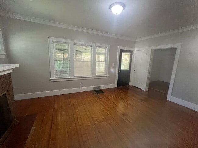 Photo - 1066 Bay St