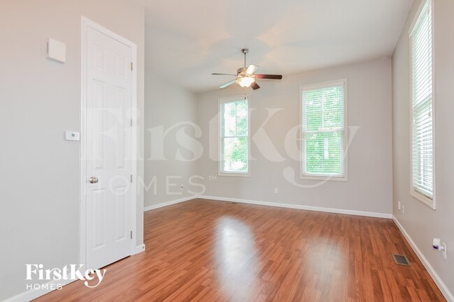 Photo - 3455 Hiram St