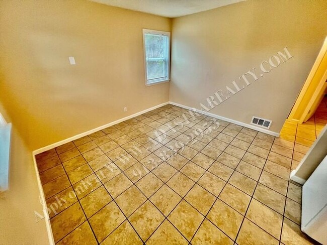 Photo - Like New 2 Bed 1 Bath Duplex in Grandview-...