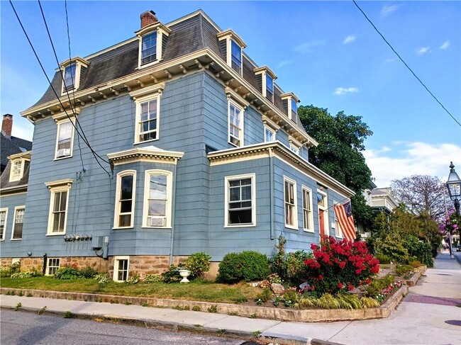 Building Photo - 106 Touro St Unit 2E