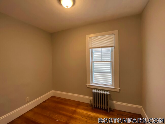 Photo - 677 Bennington St Unidad 3