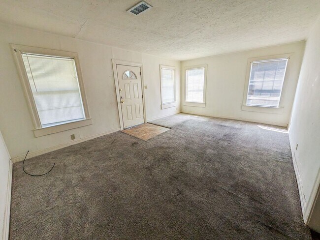 Photo - 3170 Roberts Ave Casa