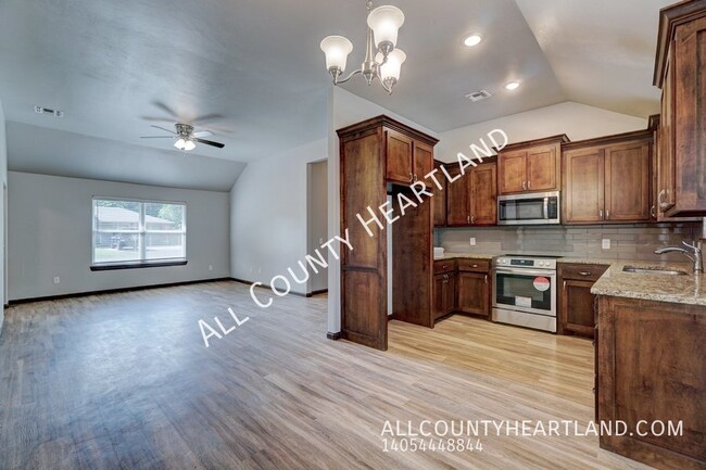 Photo - 211 E Forster Ln